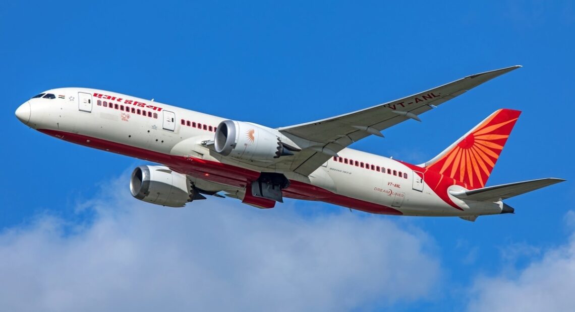 United Airlines Flight UA770 Emergency Diversion: A Mid-Air Crisis Handled with Precision